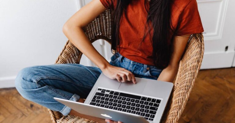 Mac Computer Screen Frozen? Here’s the Fast Fix for Startup Teams